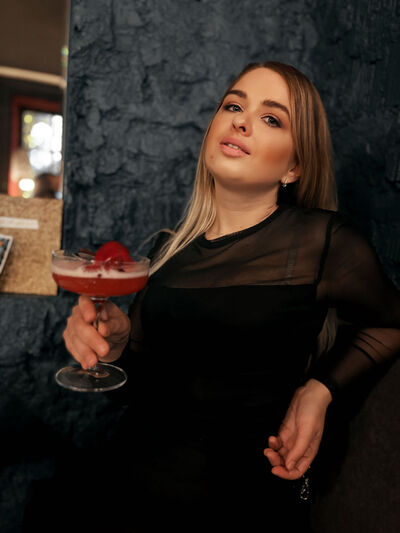  ,   Nina, 34 ,   c 