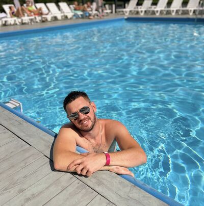  ,   Nikolas, 33 ,   ,   , 