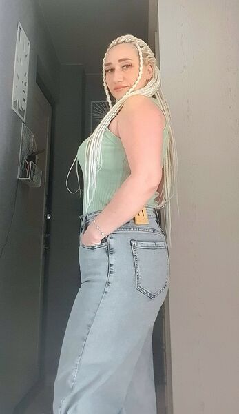  ,   Alisia, 43 ,     
