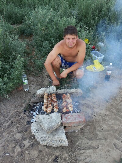 ,   Viktor, 35 ,   