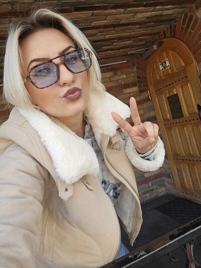  ,   Elena, 31 ,   