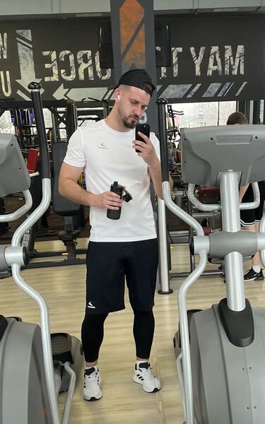  ,   Anton, 32 ,   ,   