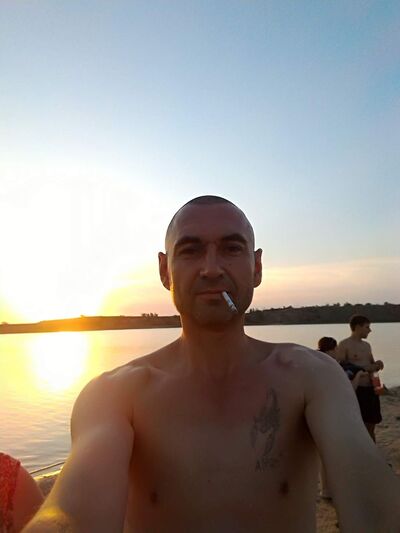 ,   Andrik, 48 ,   