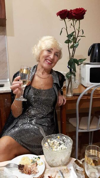  ,   Nina, 64 ,   c , 