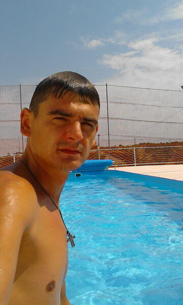  ,   Canstantin, 40 ,   