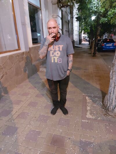 --,   Ilya, 40 ,   ,   