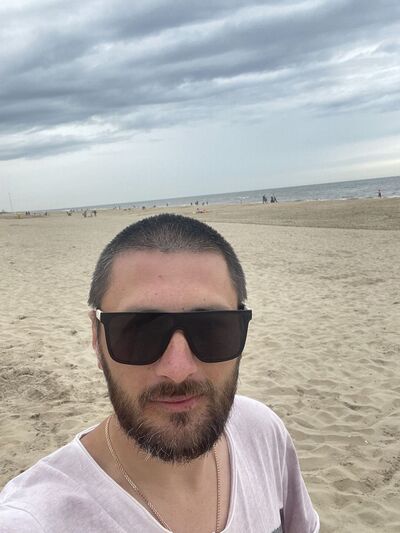  ,   Artur, 37 ,   ,   , c , 