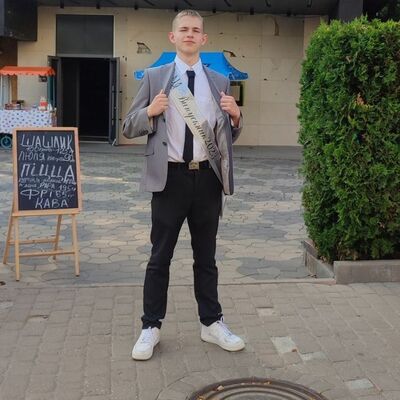  Warszawa,   Andrii, 18 ,   ,   
