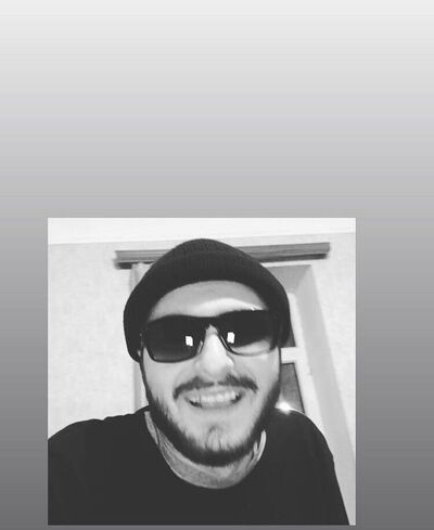  ,   Tito, 32 ,   ,   