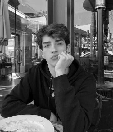  ,   Archee, 22 ,   ,   