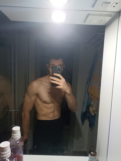  ,   Roman, 21 ,     