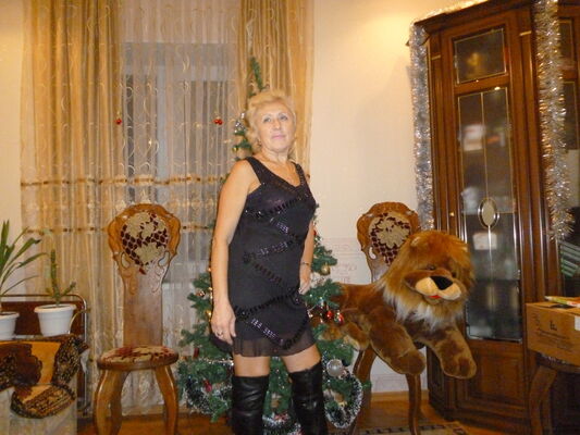  ,   Nina, 64 ,   c , 