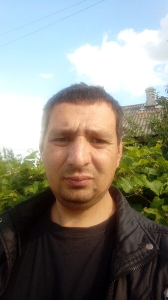  ,   Denis, 39 ,   c 