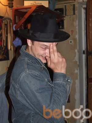  ,   Mikas, 40 ,   
