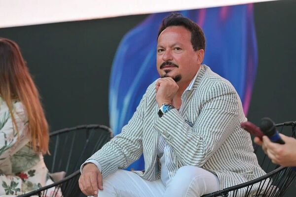  -,   Angelo, 37 ,   ,   , c 