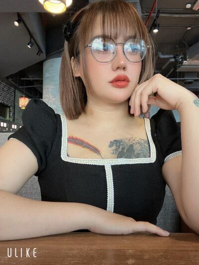  ,   Lyly, 27 ,   ,   