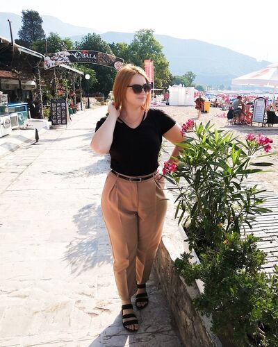  Budva,   Tina, 28 ,   ,   , c 