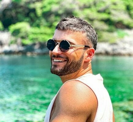  ,   Sacha, 40 ,   ,   , c 