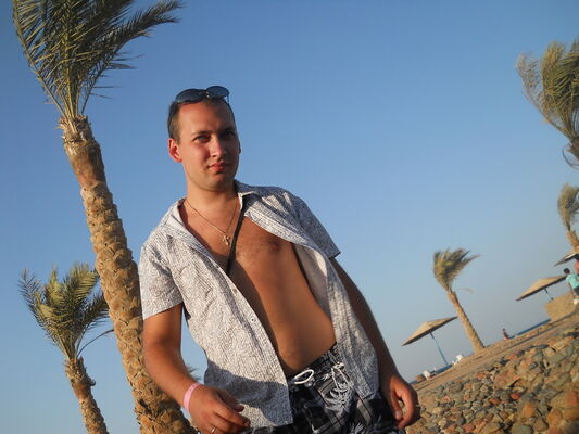  ,   Alex, 36 ,   