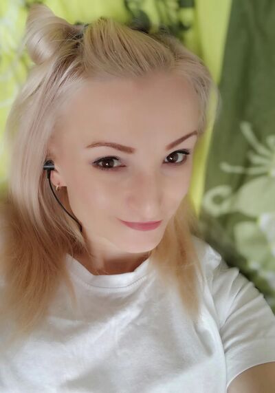 ,   Viktoria, 40 ,   ,   