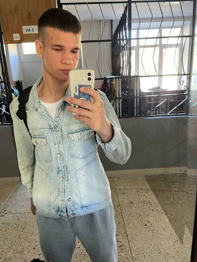 -,   Alexander, 23 ,     , c 