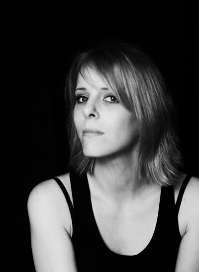  ,   Amber, 42 ,     , c 