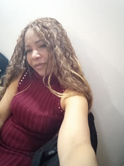  ,   Violeta, 49 ,   ,   