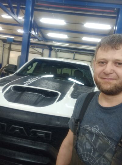  ,   Anton, 38 ,   ,   