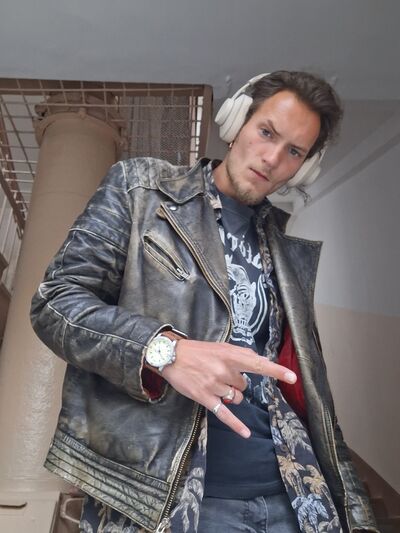  ,   Stefan, 25 ,   ,   