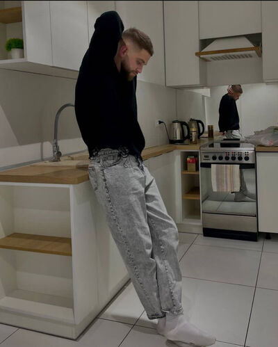  ,   Ilya, 25 ,   ,   , c , 