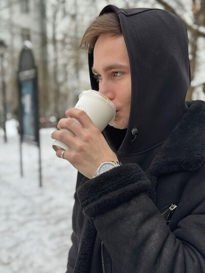  ,   Anton, 24 ,  