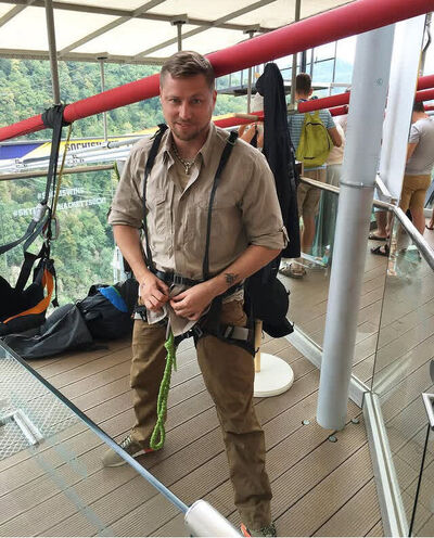  ,   Maxim, 48 ,   c 