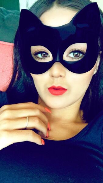  -,   Lily, 32 ,   ,   , c , 
