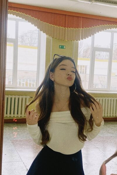  ,   Milana, 18 ,   ,   