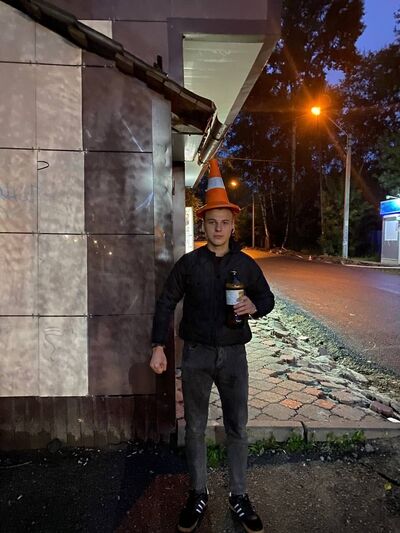  ,   Vlad, 19 ,   ,   