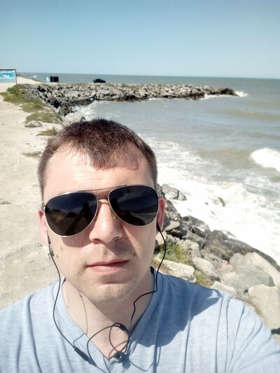  ,   Alex, 37 ,  