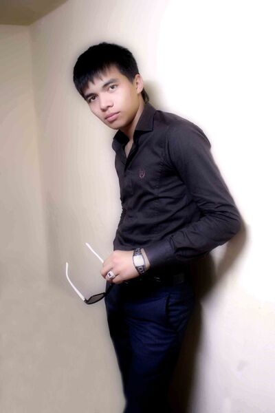  ,   Viktor, 34 ,   