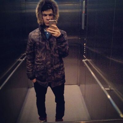  --,   Leo, 32 ,   ,   