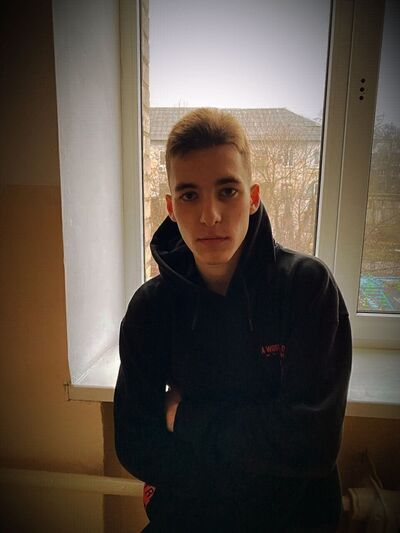  ,   Artem, 19 ,   ,   