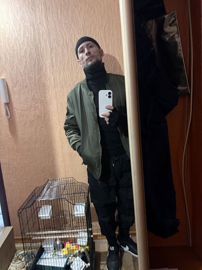 ,   Azat, 42 ,   ,   , c 