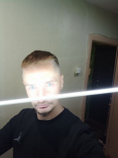  ,   Ewan, 37 ,   ,   