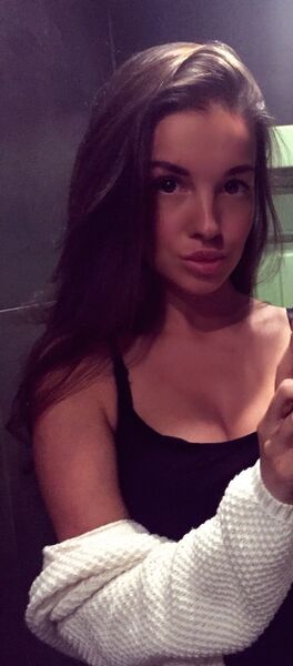  -,   Julia, 32 ,   ,   , c 