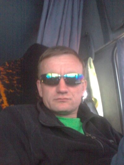  ,   Viktor, 39 ,   