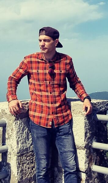  ,   Maxim, 42 ,   ,   , c 