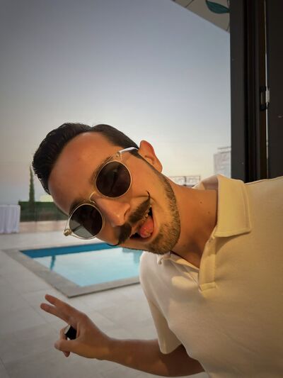  ,   George, 23 ,   ,   