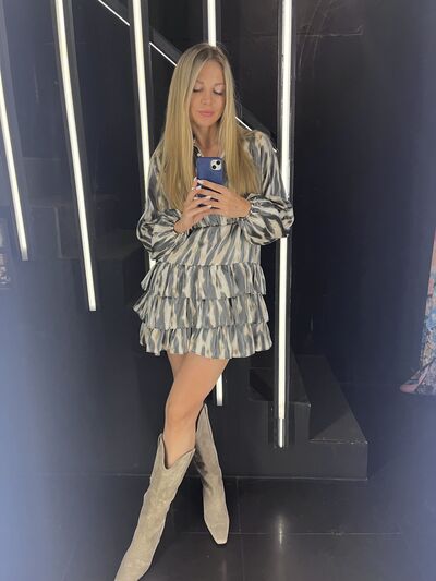  ,   Lena, 38 ,   c 