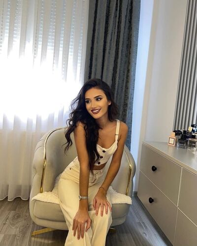  ,   Mila, 40 ,   ,   