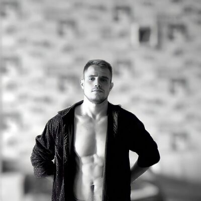  -,   Maxim, 28 ,   ,   , c 