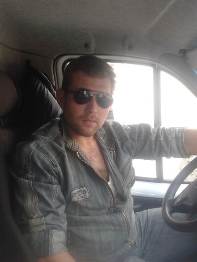  ,   Artem, 34 ,   