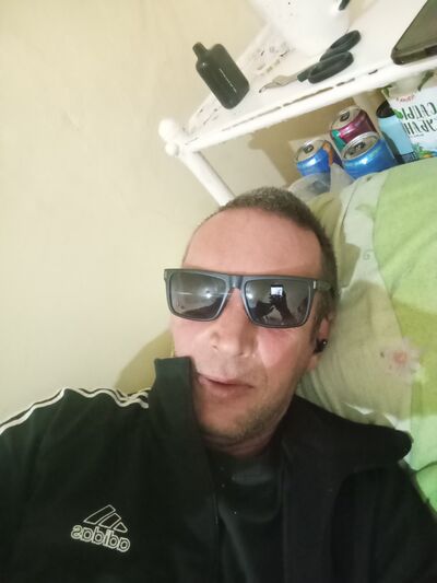  ,   Nik, 40 ,   ,   